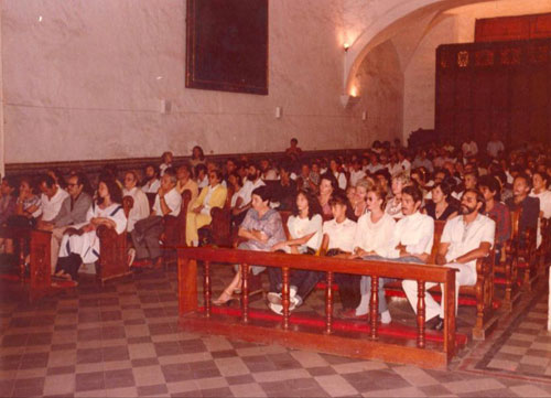 Ceremonia luctuosa en memoria de Beco, oficiada en Cuernavaca por don Sergio Méndez Arceo, presente don Edgardo Enríquez
