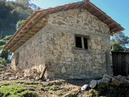 Imagen 19. Viviendas ecológicas construidas con materiales de la región, Tepetzintla.<br />Archivo COPEVI-CIUDEMAC.