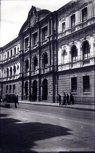 Imagen 2. Fig. 2  Universidad Central de Quito – 1925 (hoy Centro Cultural Metropolitano). <a href=
