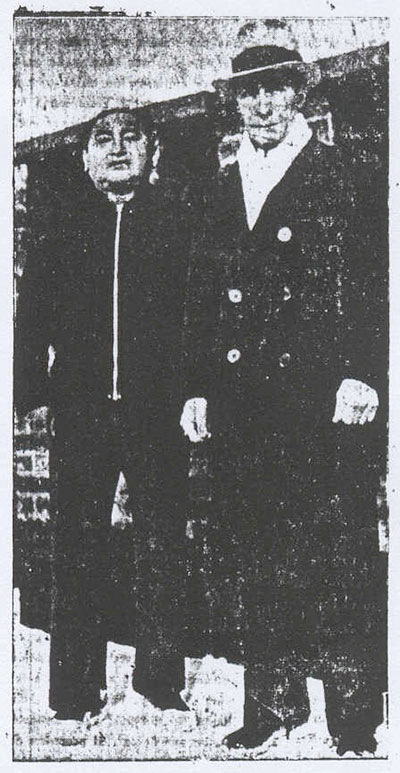 Imagen 4. Nicolás Gutarra junto a Arturo Sabroso en Nueva York. Foto extraída de <em>El Obrero Textil.</em> Epoca VII, número 18, Lima, enero de 1954.