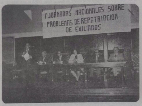 Imagen 2. Augusto Comte, Mohamed Banamar, Susana Miguez, Octavio Carsen y Jorge Graciarena. Imagen de <em>Boletín OSEA</em>, 1984. Archivo CELS.