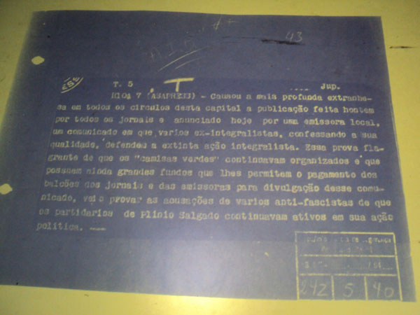 Ilustração N° 3  – Despacho da agência de notícias “Asapress”, de 07/05/1945. Anexado em 24-Z-5-40 (pasta 1). Microfilme. Fundo DEOPS. Arquivo Público do Estado de São Paulo.