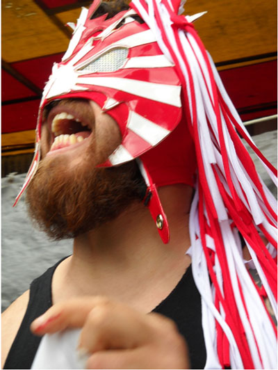 Imagen 2. Luchador Kaientai, “El japonés más regio”, con máscara de boca japonesa. Fuente: Archivo personal. México, 2013.