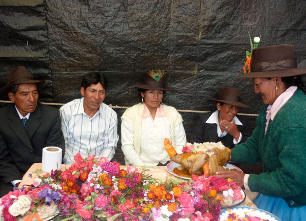 Matrimonio (novios y padrinos) en la comunidad de Hualla, 2012
