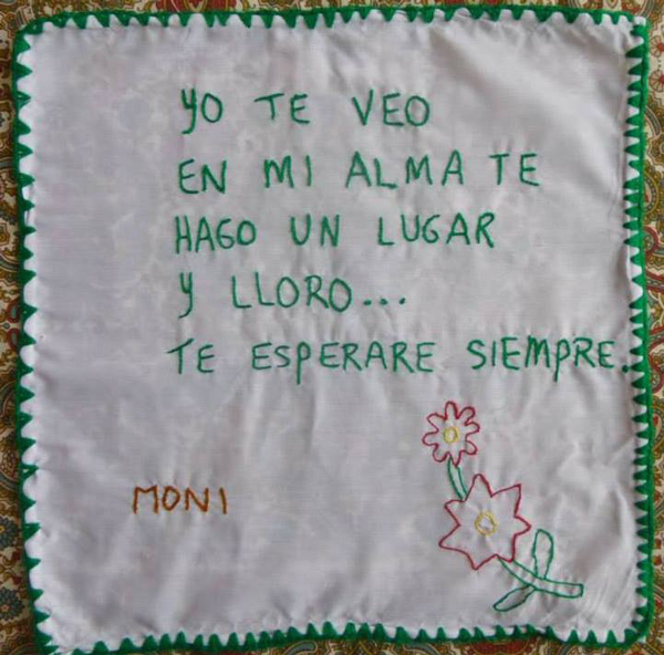 Imagen 10. Pañuelo bordado para una víctima no nombrada de desaparición. Archivo fotográfico de Bordeamos por la Paz.
