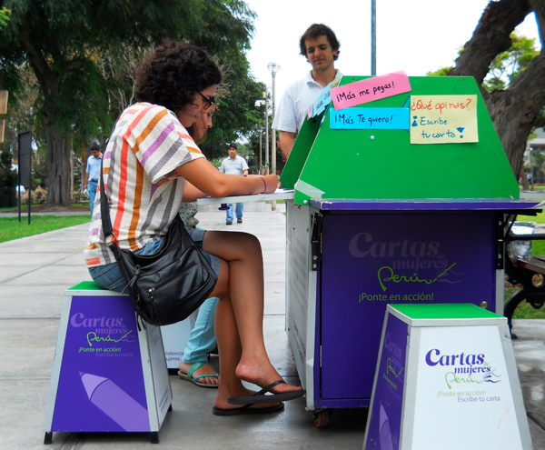 Imagen 4. Módulo de campaña Cartas de Mujeres Perú, en PUCP. http://dars.pucp.edu.pe