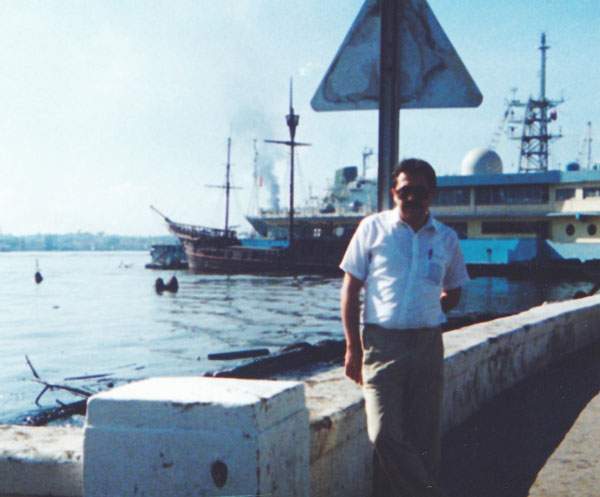 Ricardo Melgar Bao en el puerto de Veracruz, México, década de 1980