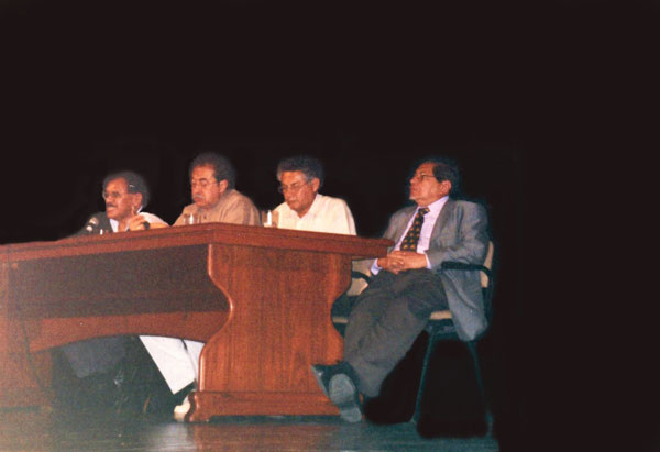 Nelson Manrique y Ricardo Melgar en evento en Perú, década de 1990
