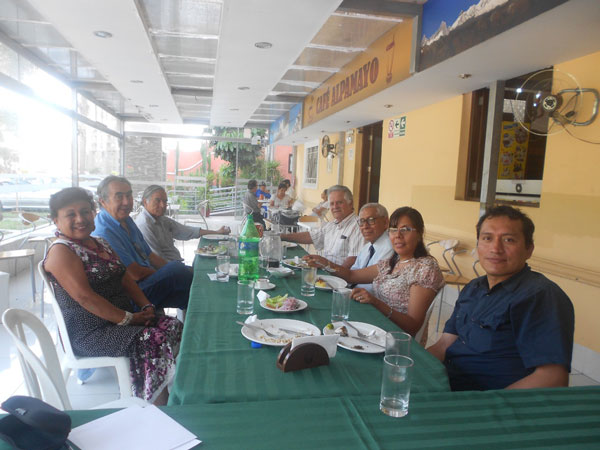 Almuerzo posterior a la presentación del libro Vivir el exilio en la ciudad, 1928. V.R. Haya de la Torre y J.A. Mella, Club Ancash, Lima, 21 de marzo de 2014