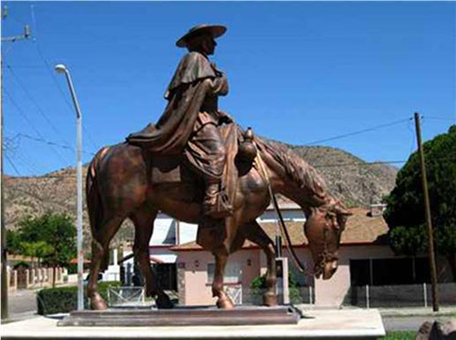 Eusebio Francisco Kino. (Monumento ubicado en Magdalena de Kino, Sonora)