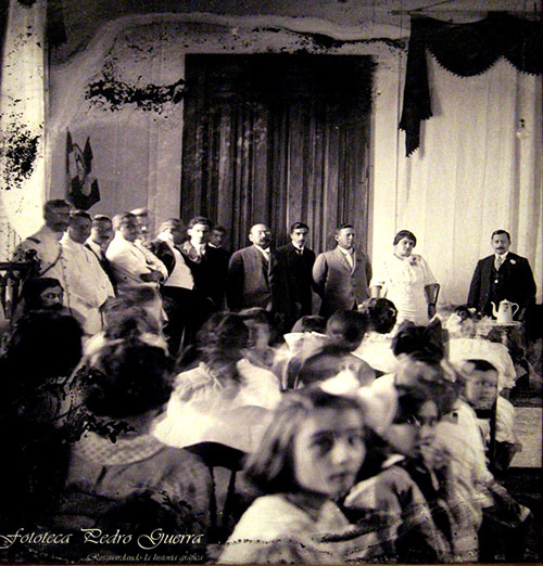 Imagen 1. El Gral. Salvador Alvarado y algunos profesores, s/f. Archivo Fototeca Pedro Guerra.