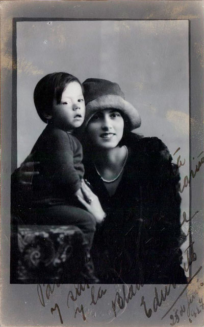 Blanca Luz Brum y su hijo Eduardo. Postal enviada a José Carlos Mariátegui, 25-06-1927