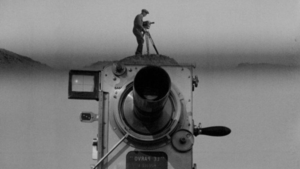 Fotograma del filme El hombre de la cámara (1929), dirigida por Dziga Vertov