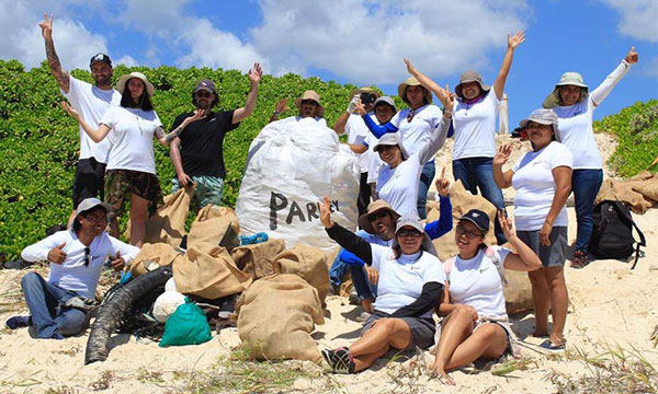 Recolectan voluntarios de Cozumel basura en playa inaccesible