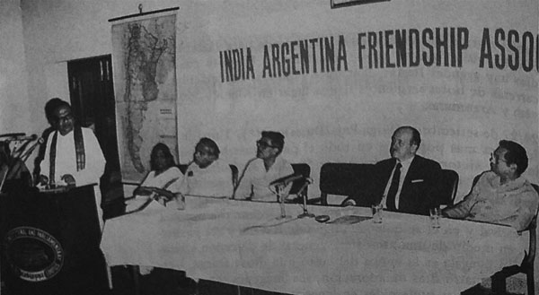 Reunión del Foro de apoyo a la Argentina en Nueva Delhi durante la guerra de Malvinas