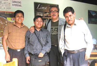 De izquierda a derecha: Guillermo Yucra Moreno, sin identificar, Ricardo Melgar y Luis Anamaría, Lima, 9 de marzo de 2009
