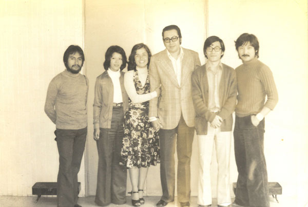 Hilda y Ricardo Melgar con otros peruanos en México